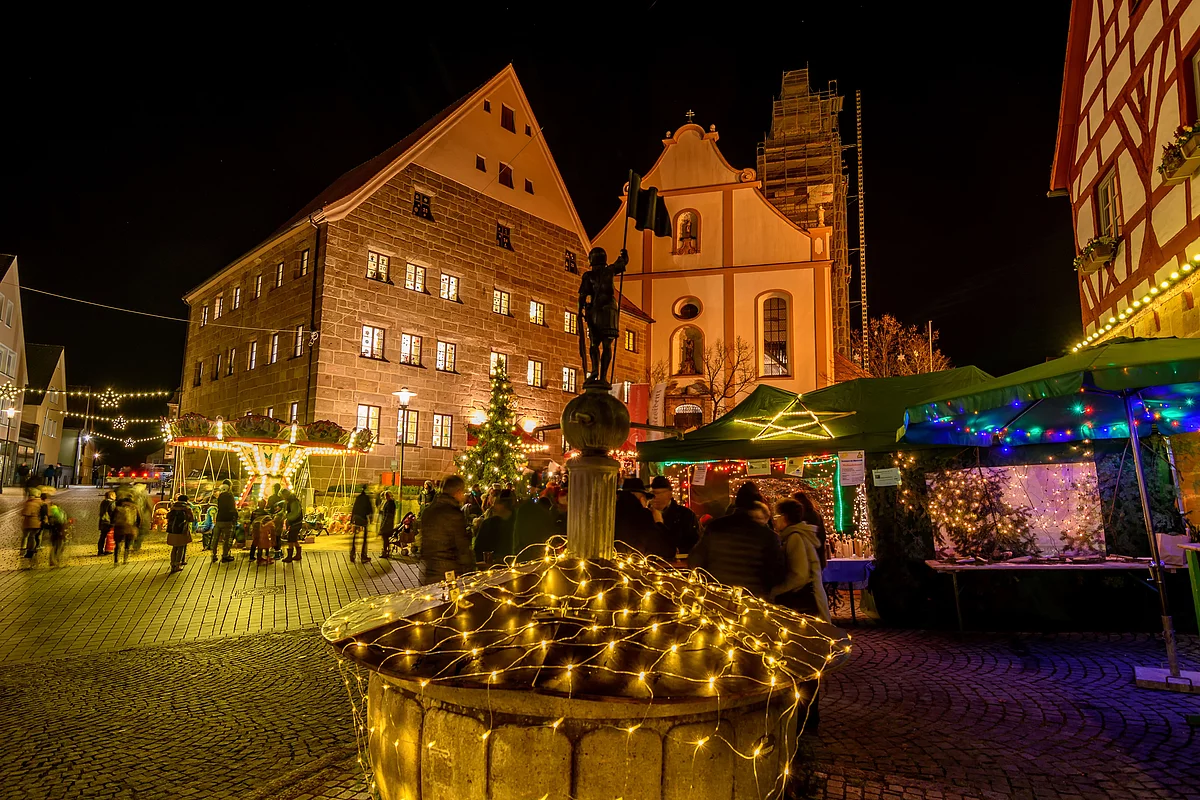 Hilpoltsteiner Weihnachtsmarkt - Landratsamt Roth