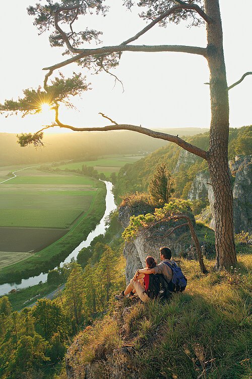 NATURPARK ALTMÜHLTAL Altmühltal, Sommer 2004.Wanderurlaub im Naturpark Altmühltal.Abendstimmung am Aussichtspunkt Obereggersberg