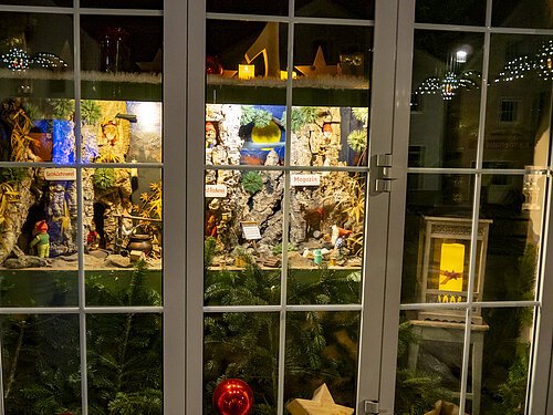 Adventsfenster Nr. 1: Familie Bösl